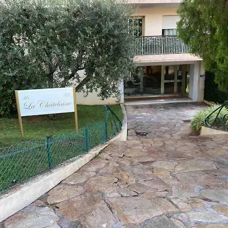 Avec Terrasse, Parking, Piscine Proche Et Centre A *