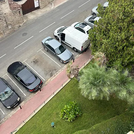 Avec Terrasse, Parking, Piscine Proche Et Centre A Cannes