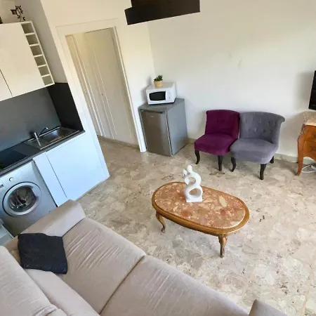 Avec Terrasse, Parking, Piscine Proche Et Centre A